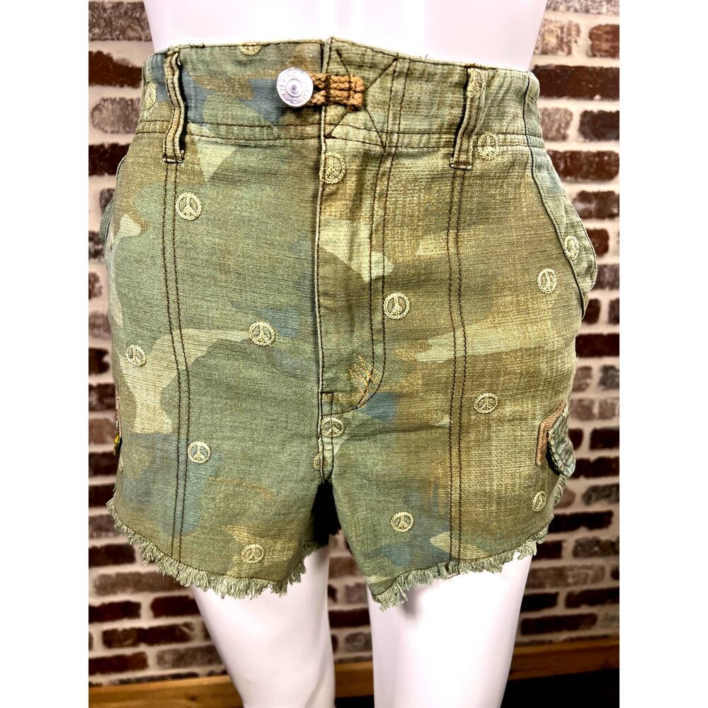 Anthropologie Pilcro Green Camo Peace High Rise Utility Shorts Women's Size 29